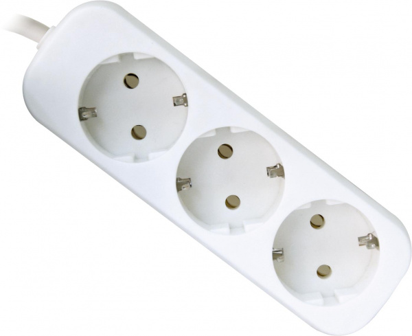 Удлинитель с заземлением Defender E318 1.8 м, 3 розетки (пакет)