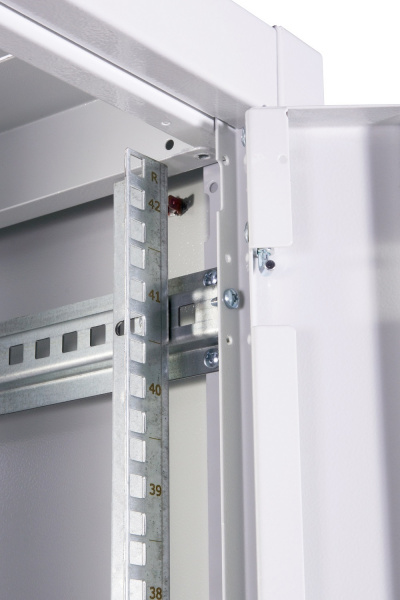 ШТК-Э-42.6.8-13АА Шкаф телекоммуникационный напольный ЭКОНОМ 42U (600 × 800) дверь стекло, дверь металл